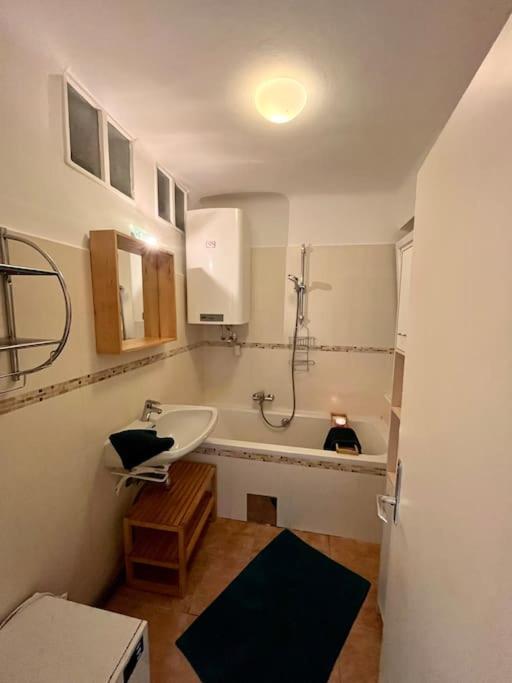 Wohnung Naehe Lkh Und Der Med Uni Грац Екстериор снимка